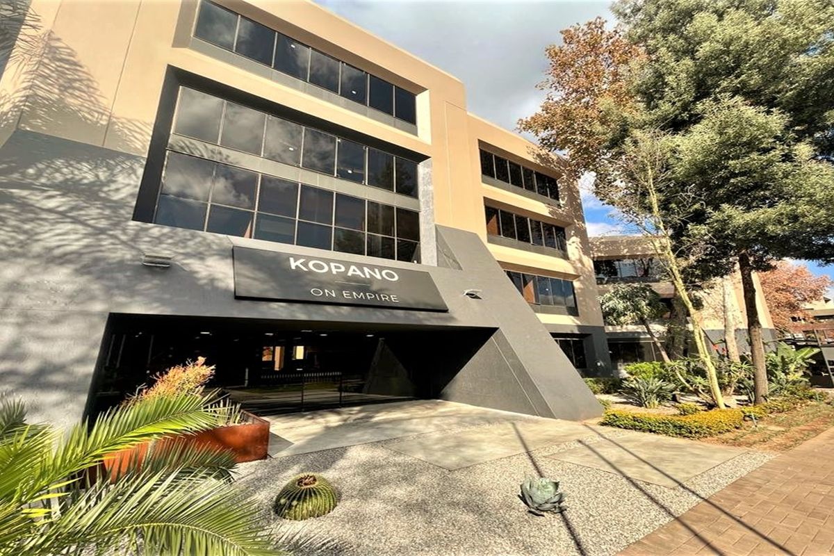 236m2 office space to let in Parktown - Photo 5