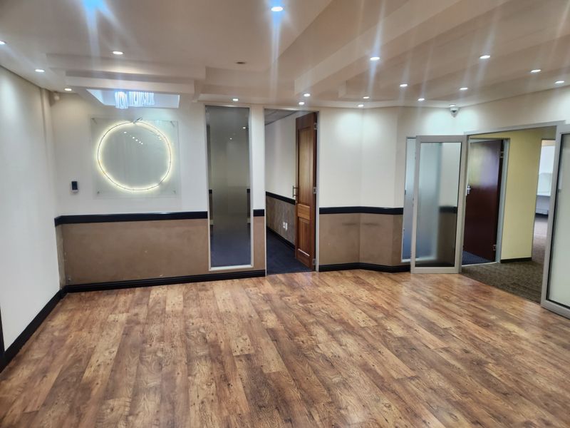 404m2 - Offices to let in Sandown, Sandtown - Photo 2