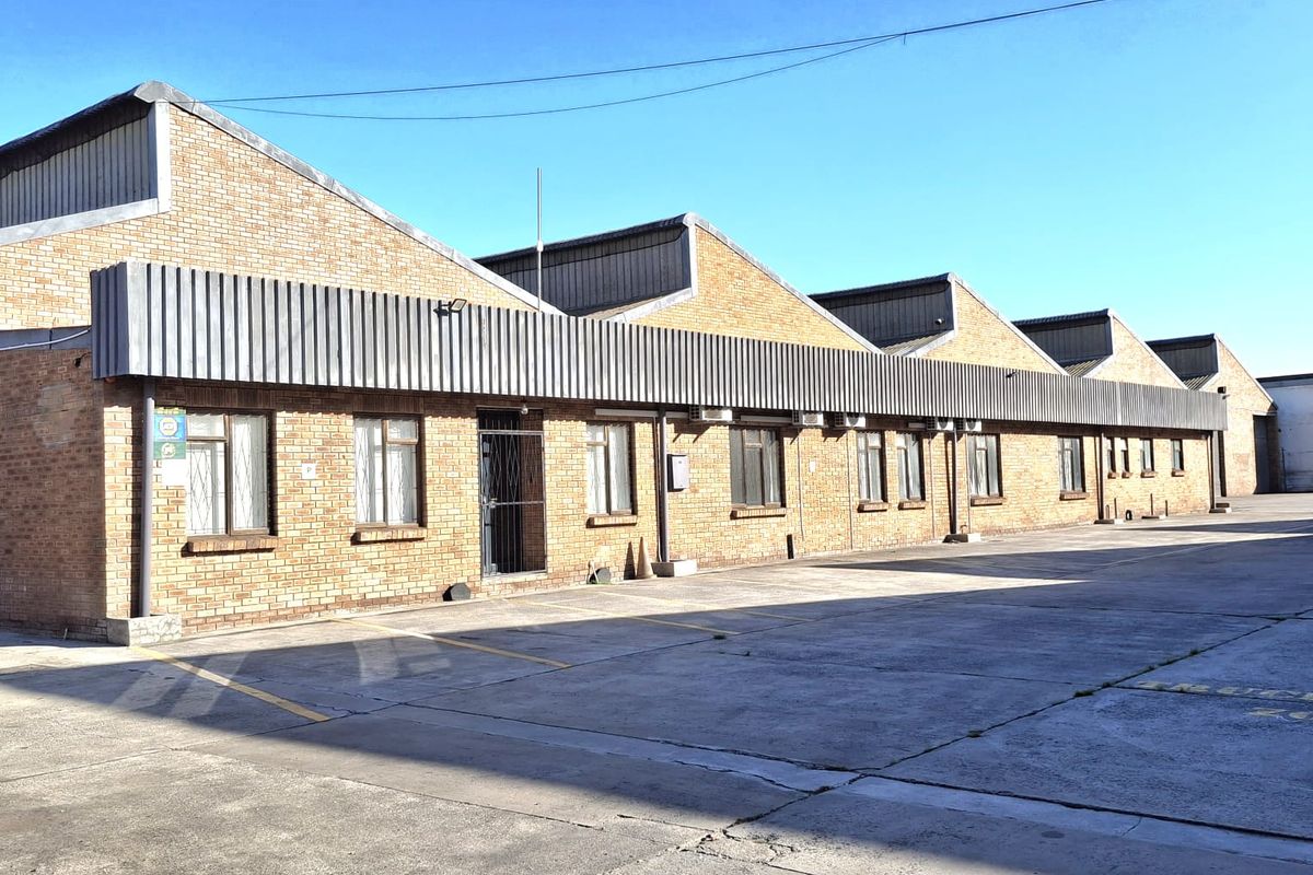 2500m2 Sought-after Warehouse To  et in Montague Gardens - Photo 2