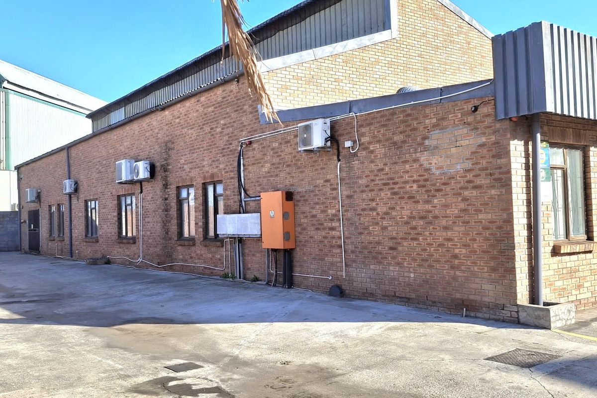2500m2 Sought-after Warehouse To  et in Montague Gardens - Photo 5