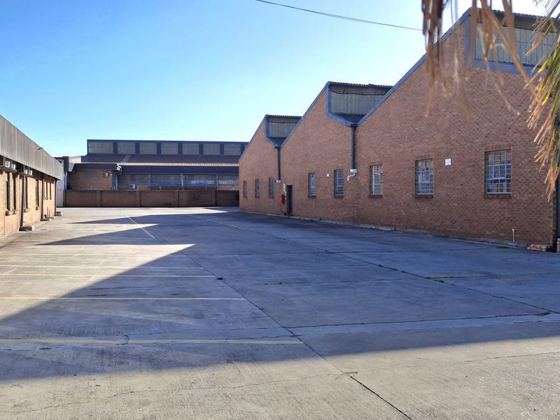 2500m2 Sought-after Warehouse To  et in Montague Gardens - Photo 4