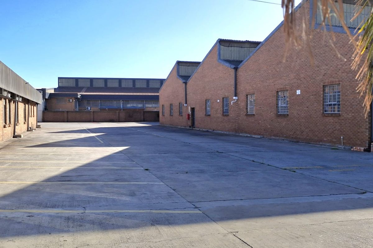 2500m2 Sought-after Warehouse To  et in Montague Gardens - Photo 4
