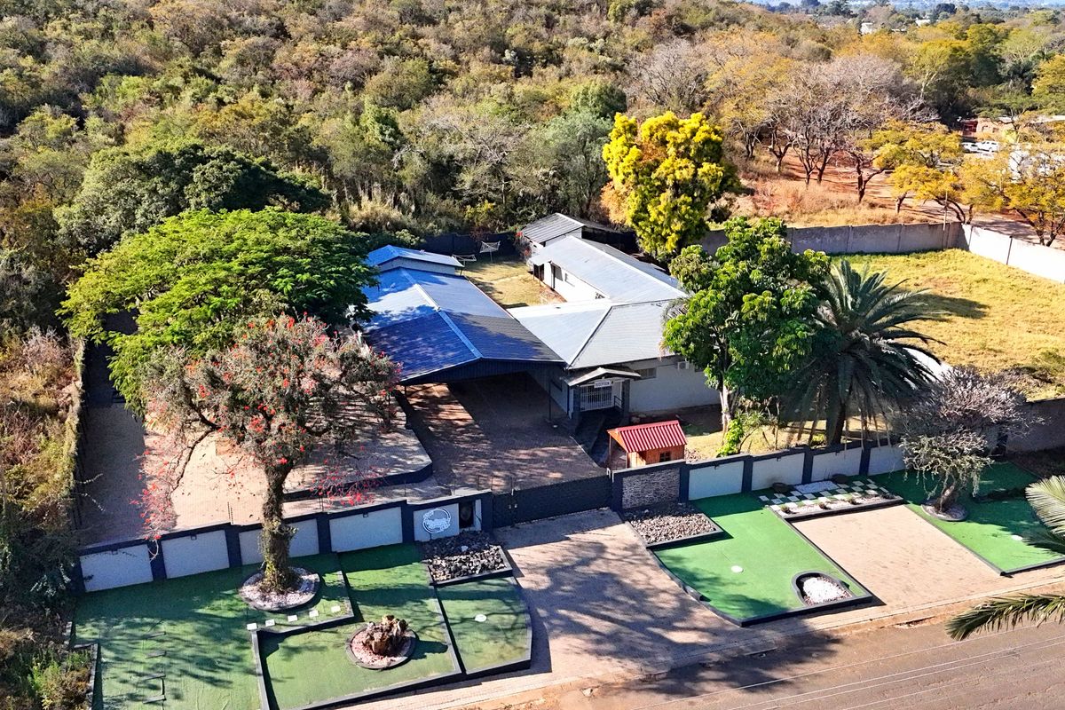 Charming 10-Room Guesthouse for Sale - in Louis Trichardt - Photo 3