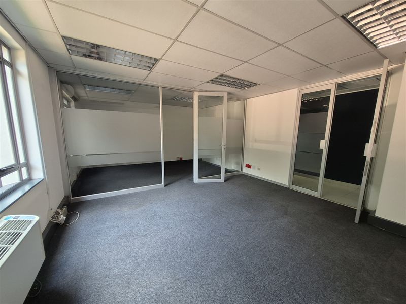 97.73m2 Office to let in Hyde Park - Johannesburg - Photo 3