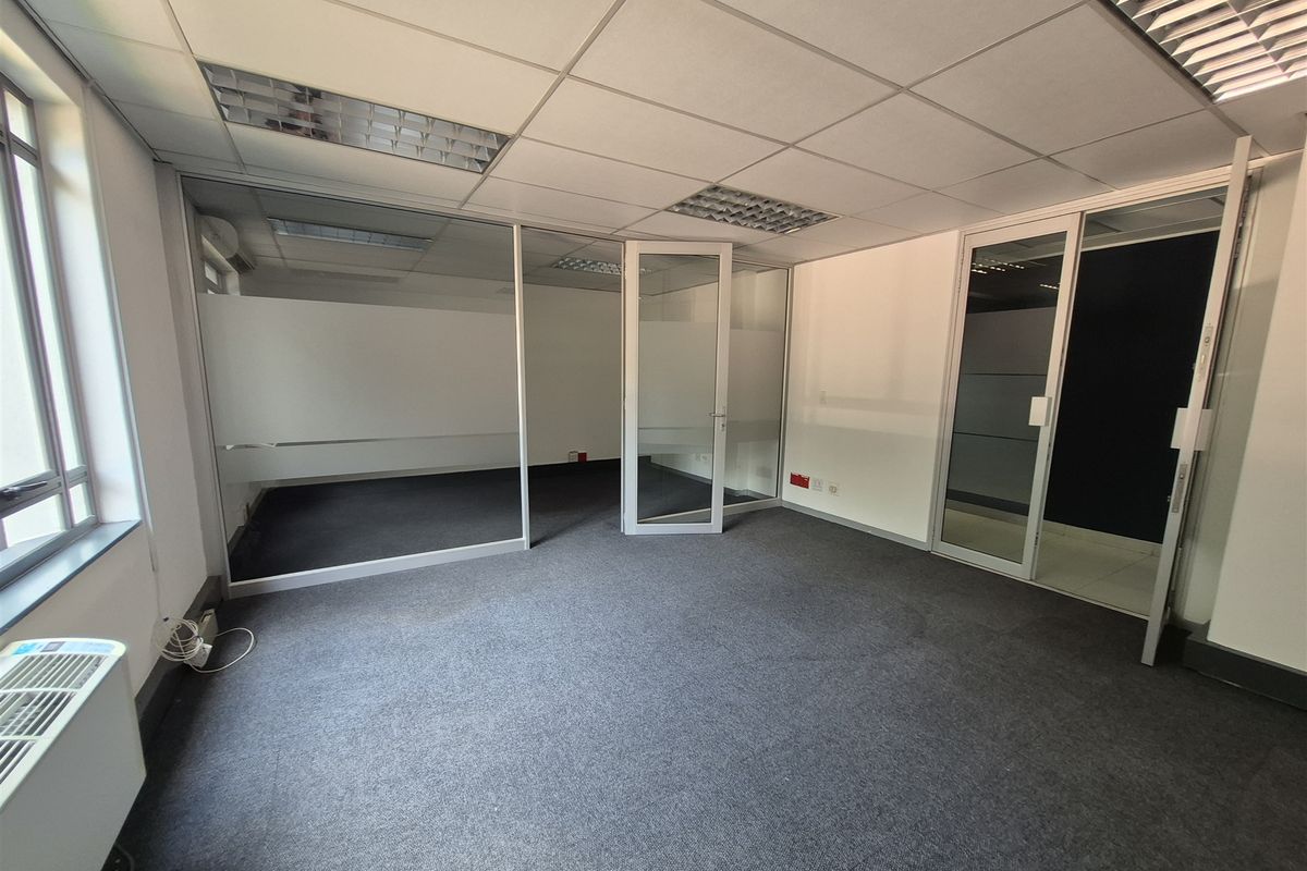 97.73m2 Office to let in Hyde Park - Johannesburg - Photo 3