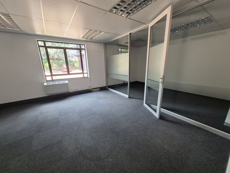97.73m2 Office to let in Hyde Park - Johannesburg - Photo 4