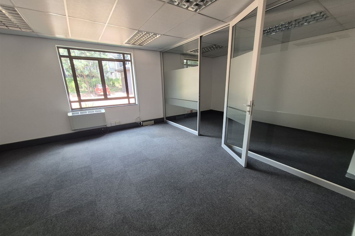 97.73m2 Office to let in Hyde Park - Johannesburg - Photo 4
