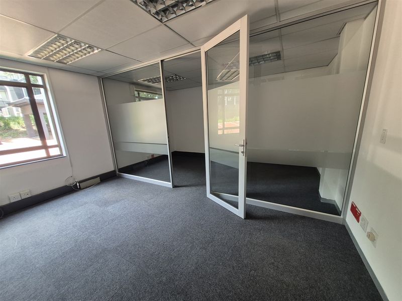 97.73m2 Office to let in Hyde Park - Johannesburg - Photo 5