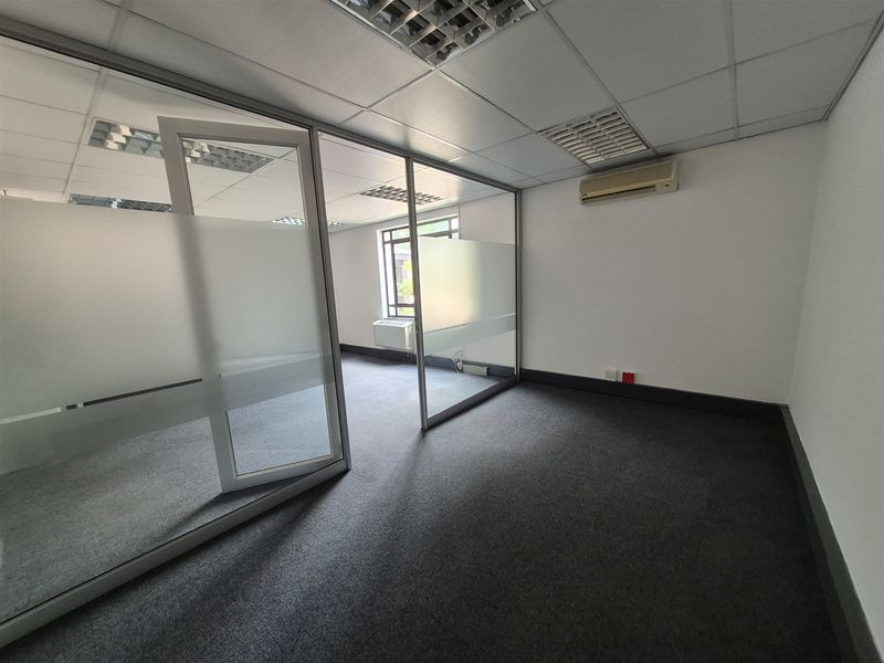 97.73m2 Office to let in Hyde Park - Johannesburg - Photo 6