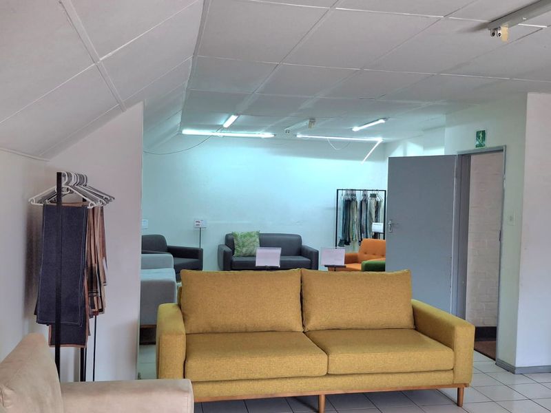 625m2 Warehuse to Let in Montague Gradens - Photo 3