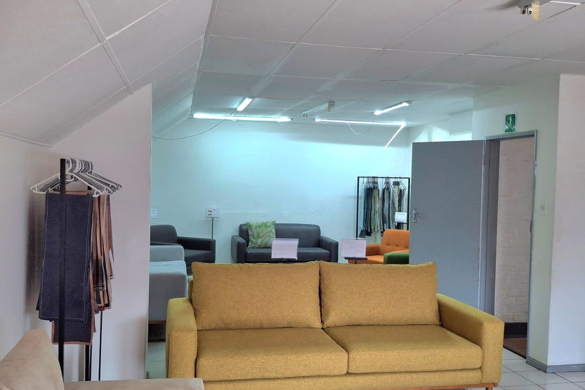 625m2 Warehuse to Let in Montague Gradens - Photo 3