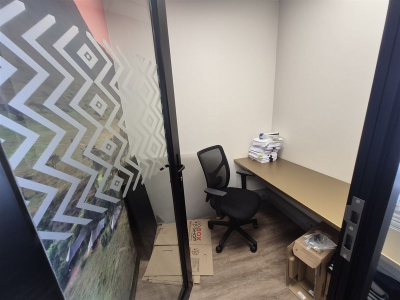 171,9m2 offices to let in Hyde Park, Johannesburg - Photo 9