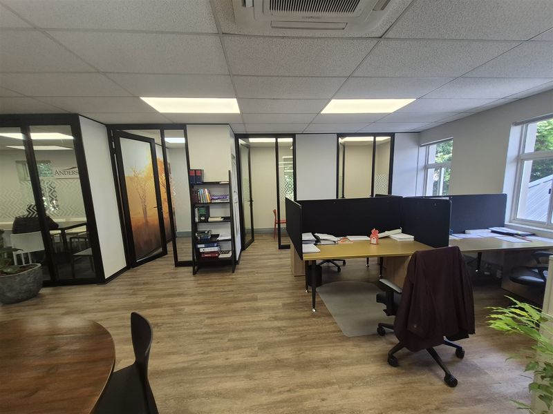 171,9m2 offices to let in Hyde Park, Johannesburg - Photo 7