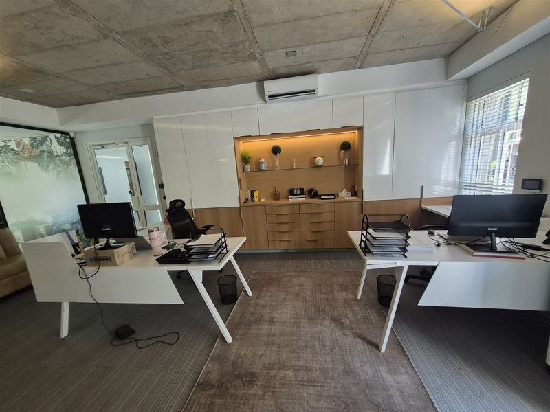 171,9m2 offices to let in Hyde Park, Johannesburg - Photo 7