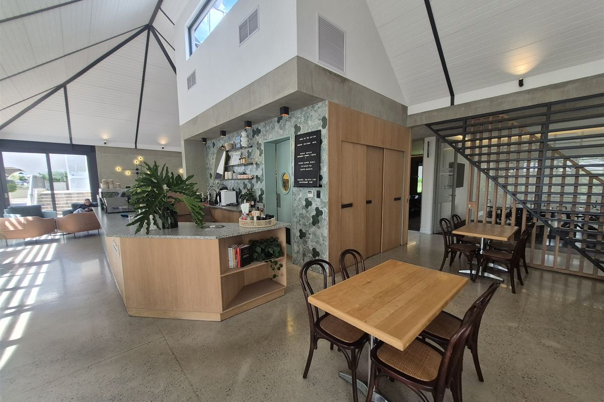 171,9m2 offices to let in Hyde Park, Johannesburg - Photo 3