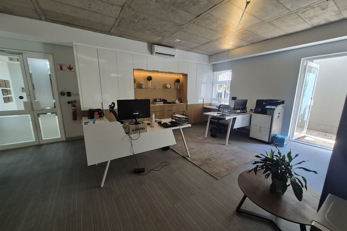 171,9m2 offices to let in Hyde Park, Johannesburg - Photo 5