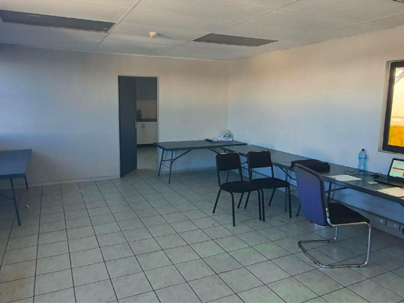 1040m2 Warehouse to Let in Killarney Gardens - Photo 9