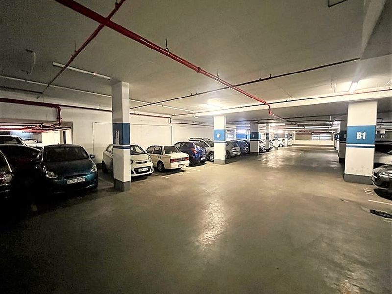 Commercial office park for sale in Parktown - Photo 9