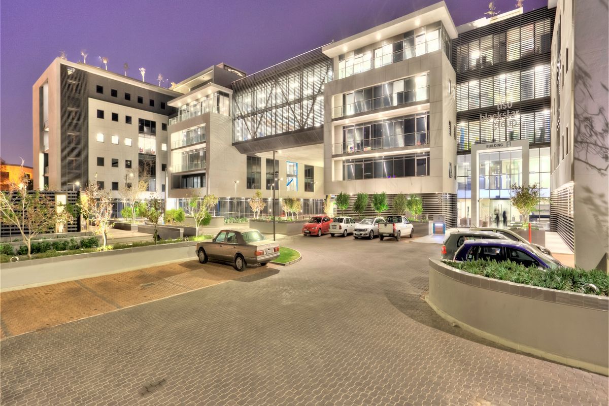 Commercial office park for sale in Parktown - Photo 2
