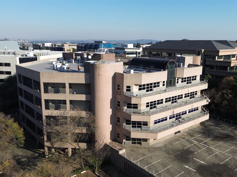 Commercial office park for sale in Parktown - Photo 3