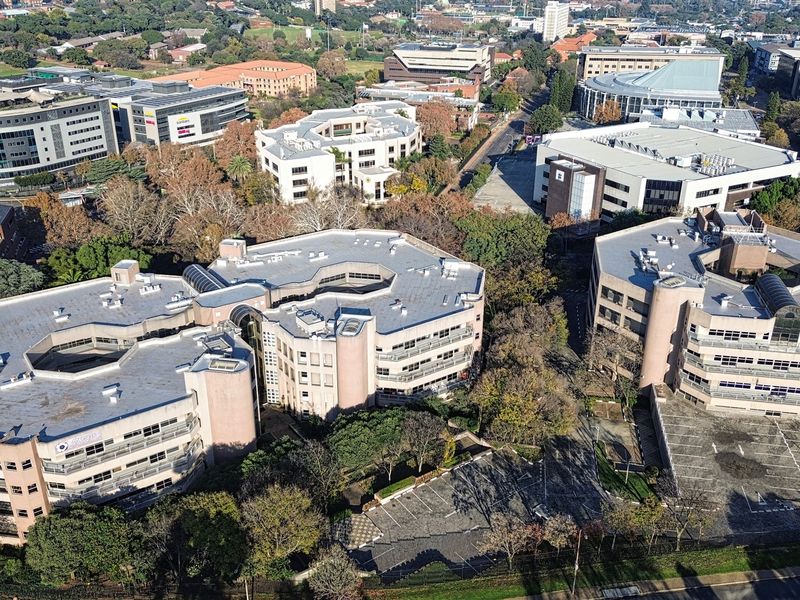 Commercial office park for sale in Parktown - Photo 5
