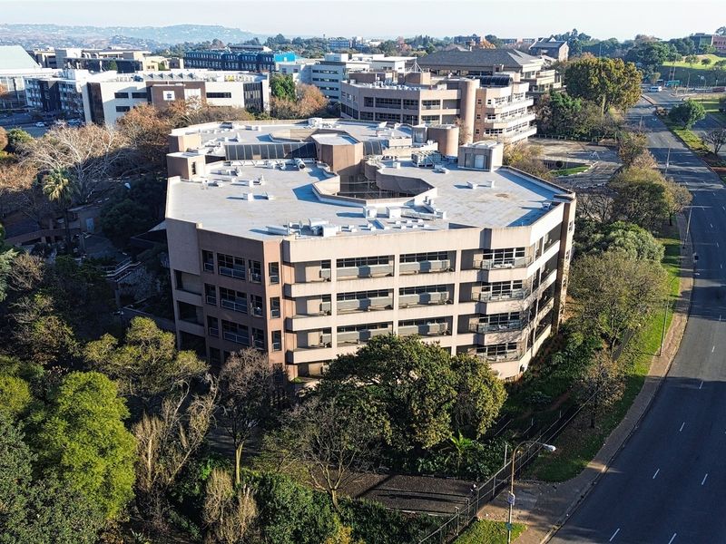 Commercial office park for sale in Parktown - Photo 4