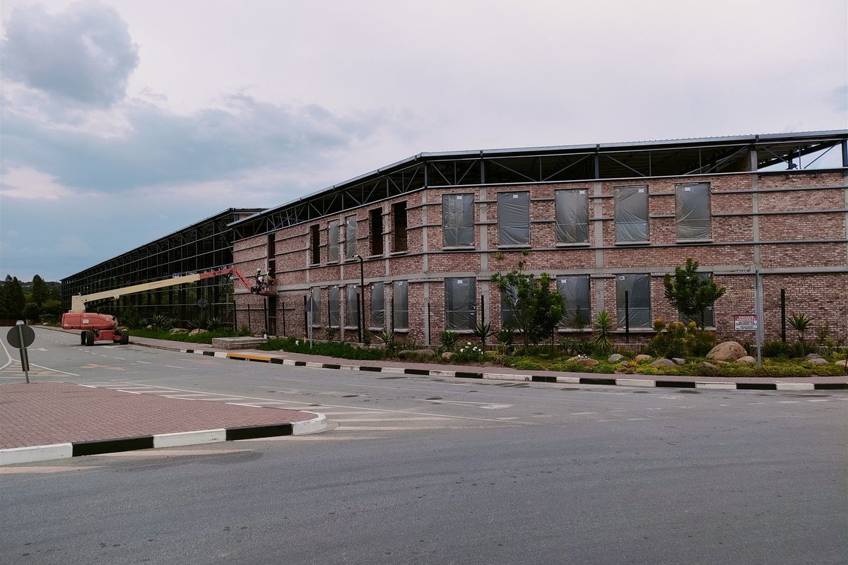 12925m2  Warehouse  - TO LEASE - Photo 2