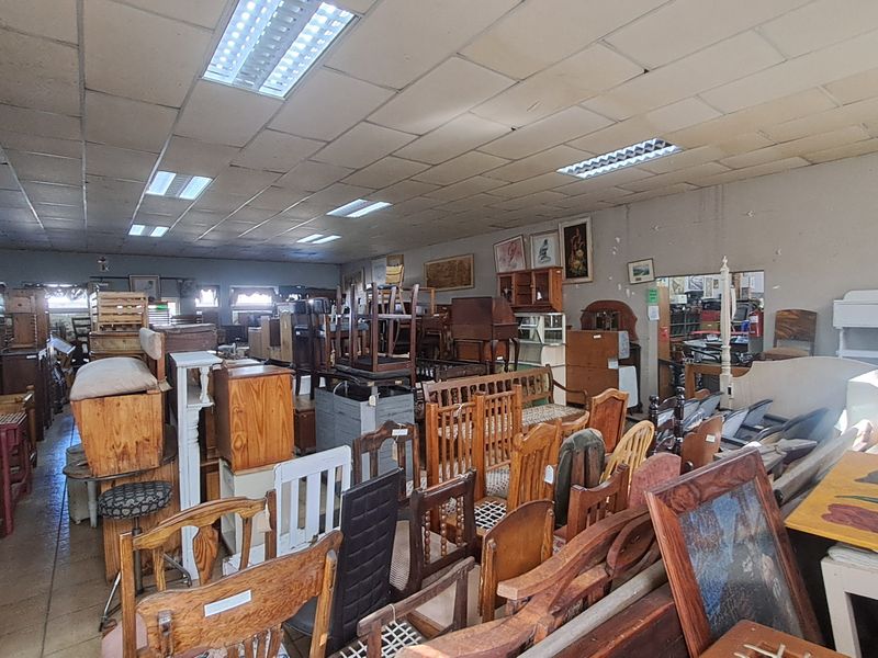 Prime Retail Opportunity on a Bustling street! - Photo 4