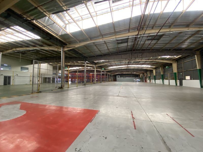 Prime 11,924m2 Industrial Warehouse with AAA Offices To Let in Midrand | N1 Exposure - Photo 4