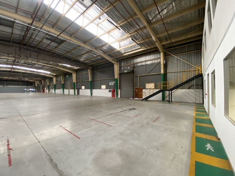Prime 11,924m2 Industrial Warehouse with AAA Offices To Let in Midrand | N1 Exposure - Photo 5