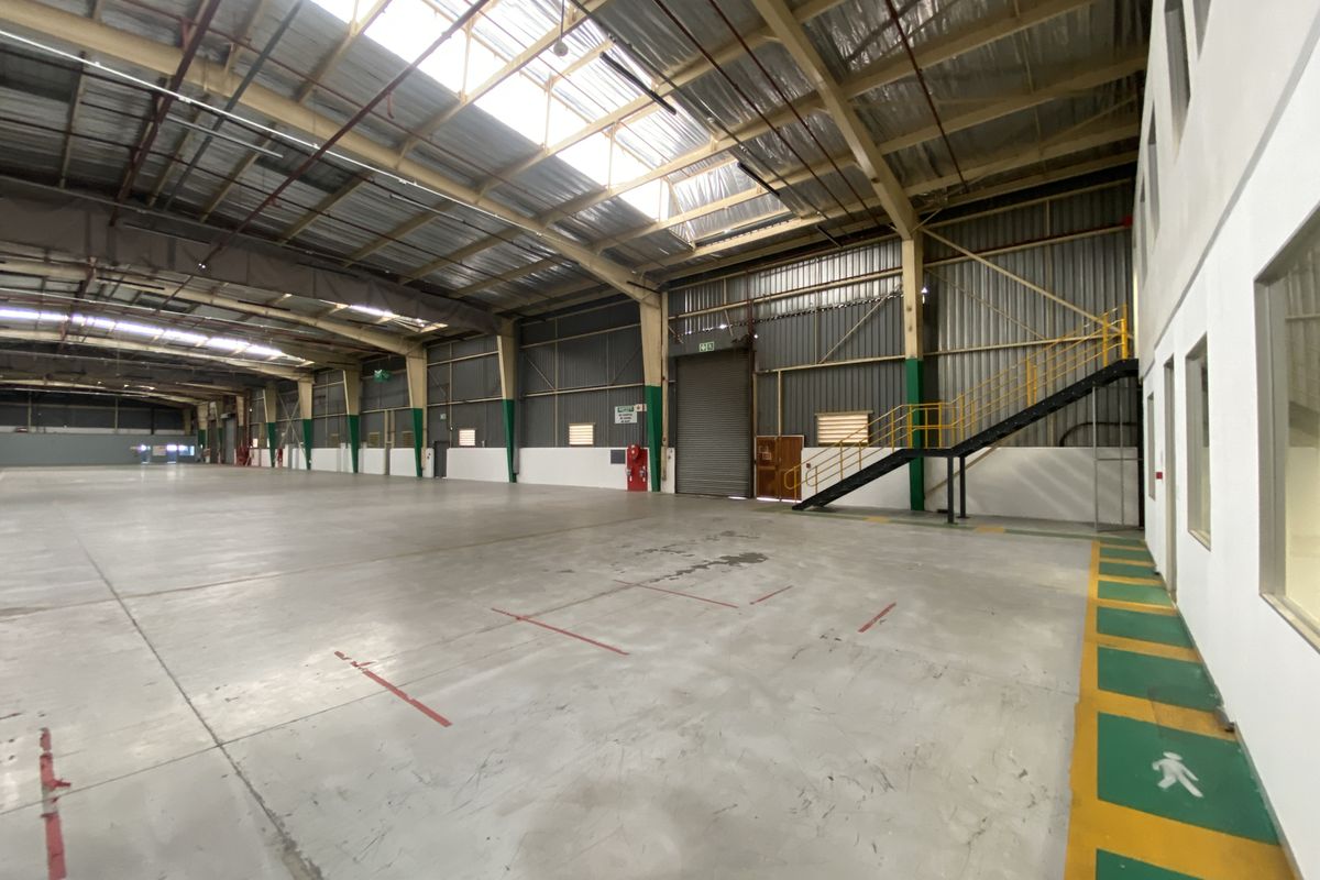 Prime 11,924m2 Industrial Warehouse with AAA Offices To Let in Midrand | N1 Exposure - Photo 5