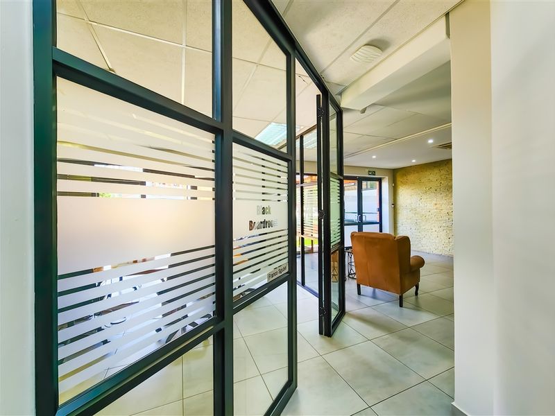 Modern 225m2 Office For Sale in Ruimsig - Photo 3