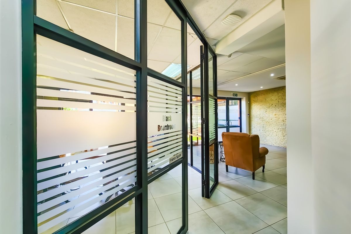 Modern 225m2 Office For Sale in Ruimsig - Photo 3