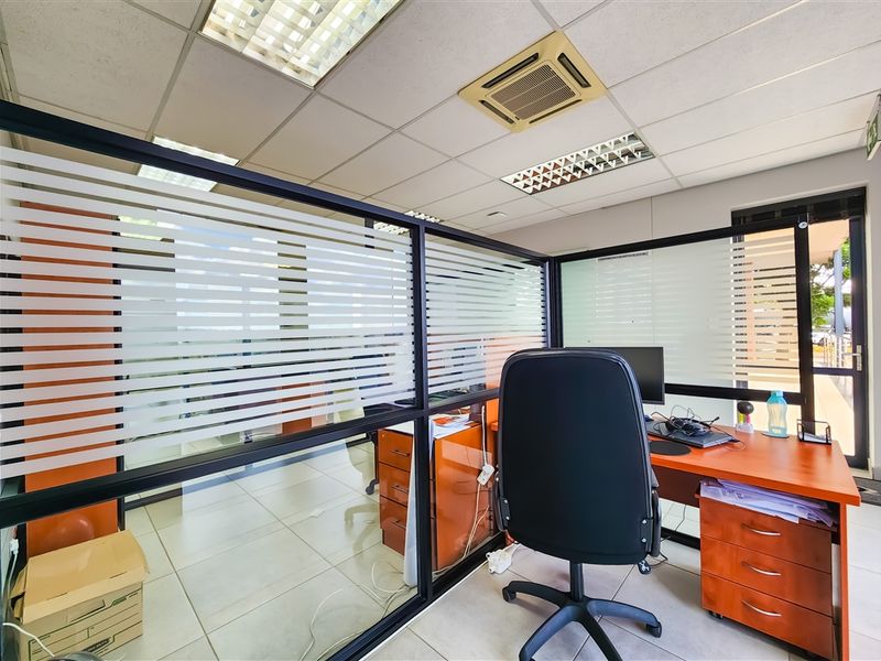 Modern 225m2 Office For Sale in Ruimsig - Photo 8
