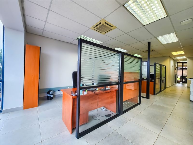 Modern 225m2 Office For Sale in Ruimsig - Photo 7