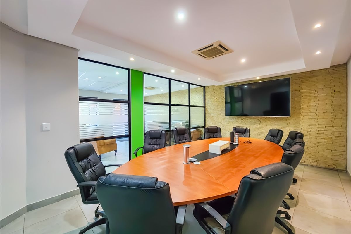 Modern 225m2 Office For Sale in Ruimsig - Photo 4