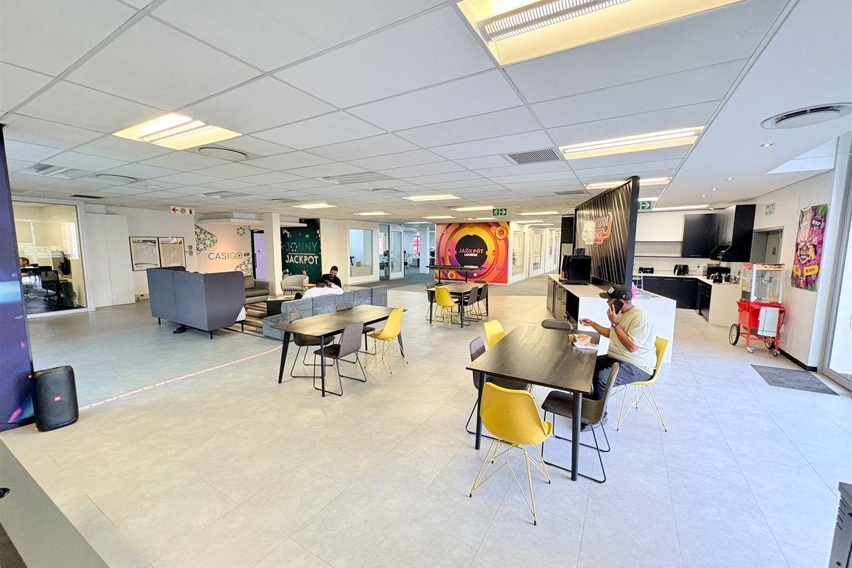 1005m2 office at 25 Scott Street in Waverley, Johannesburg - Photo 4