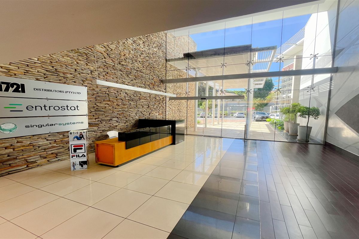 1005m2 office at 25 Scott Street in Waverley, Johannesburg - Photo 2