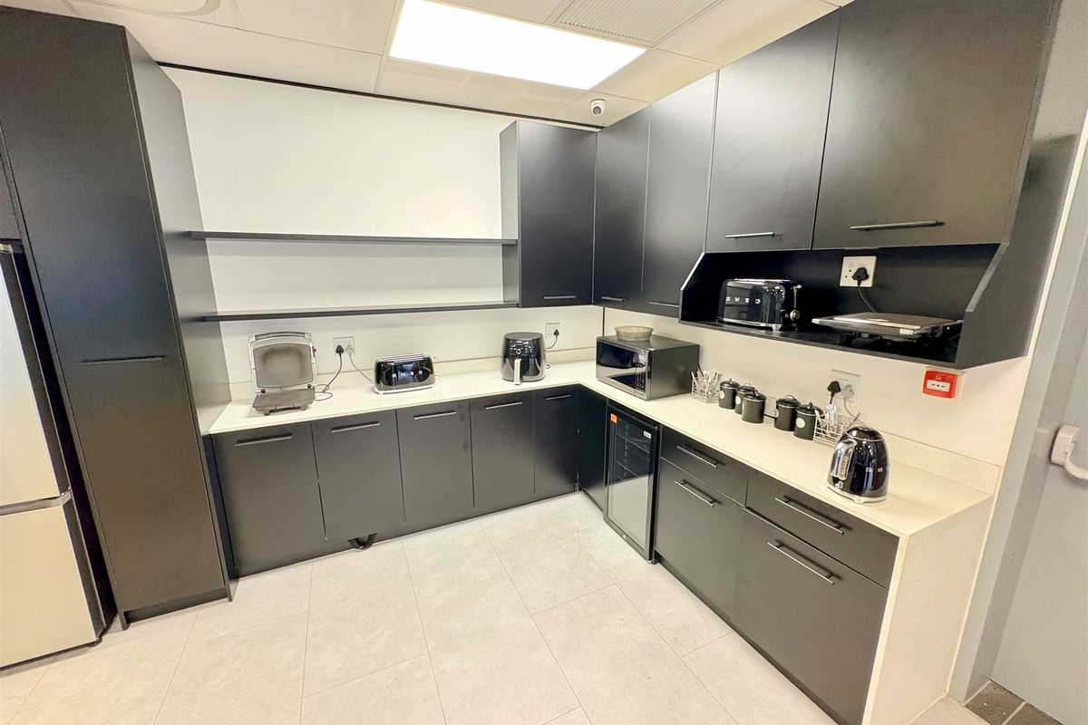 1005m2 office at 25 Scott Street in Waverley, Johannesburg - Photo 5