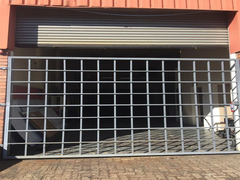 262m2  Warehouse  - FOR SALE - R2 350 000.00 - Photo 5