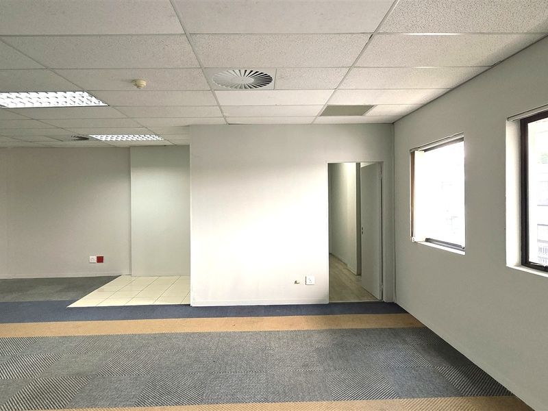 Office space to let in 703 Woodmead Office Park - Photo 3