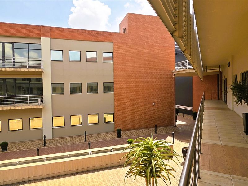 Office space to let in 703 Woodmead Office Park - Photo 10
