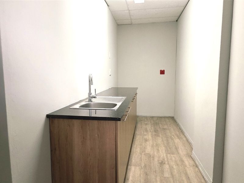Office space to let in 703 Woodmead Office Park - Photo 7