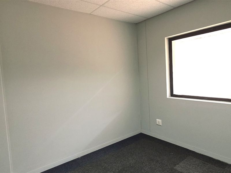 Office space to let in 703 Woodmead Office Park - Photo 9