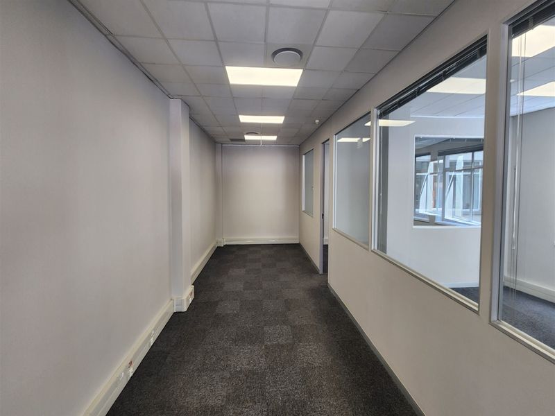 325.20 Offices to let in Sandown, Sandton - Photo 8