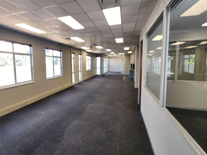 325.20 Offices to let in Sandown, Sandton - Photo 6