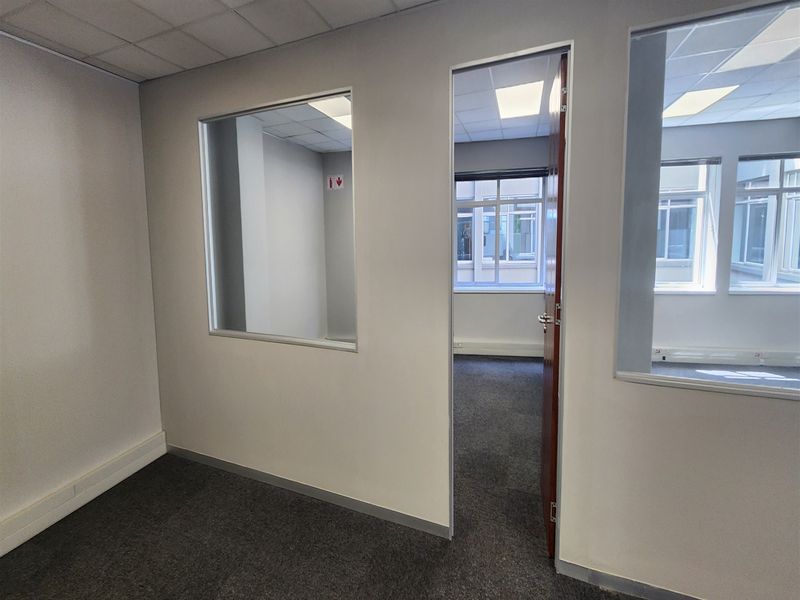 325.20 Offices to let in Sandown, Sandton - Photo 9
