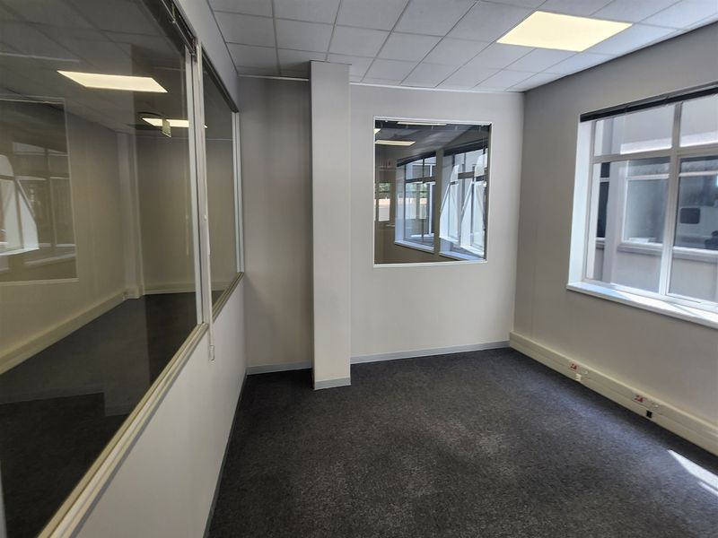 325.20 Offices to let in Sandown, Sandton - Photo 7