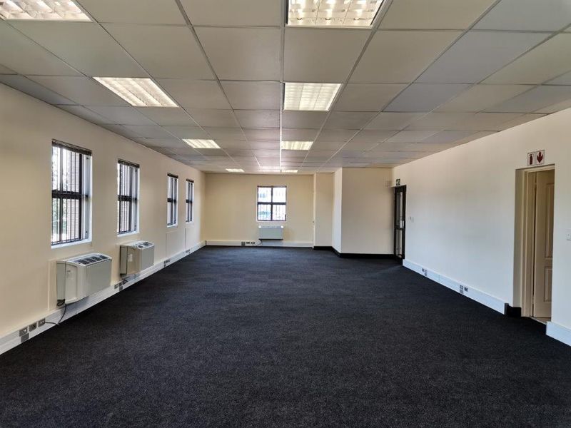 125m2 Office in Highveld - all included! - Photo 3