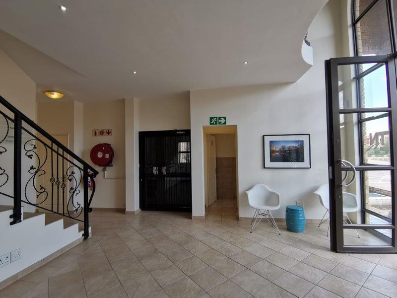 125m2 Office in Highveld - all included! - Photo 7